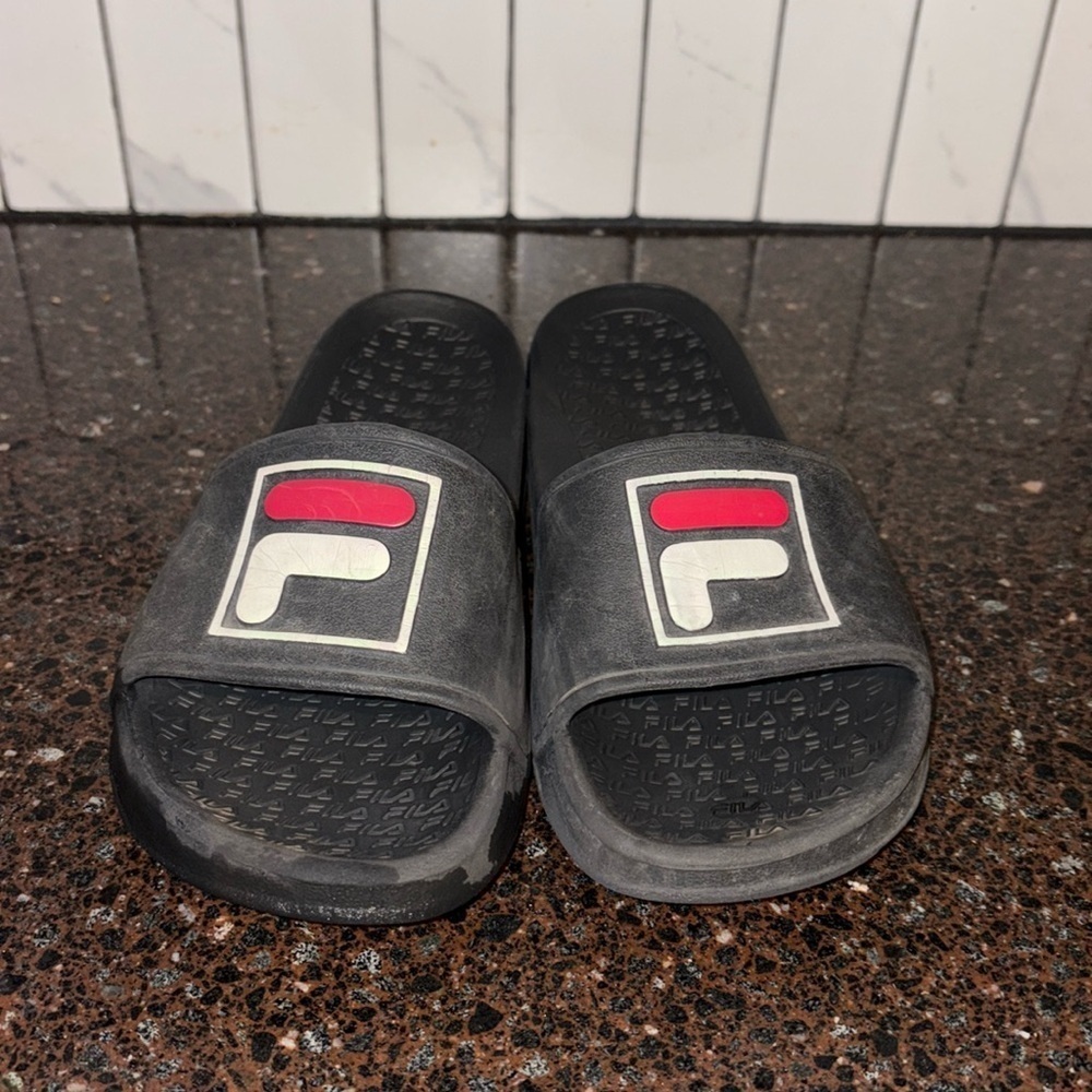 Fila Sleek Slides size W-6, unisex men/women , black, red, white